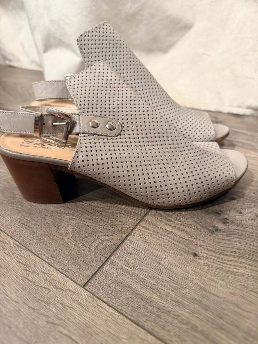 Pianpiani Perforated Leather Peep-Toe Slingback Block Heel Sandals Size 39